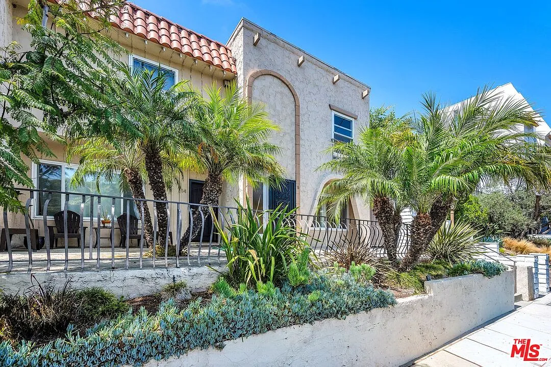 3 bed, 3.0 bath, 1428 sqft, $4,850 — Photo 1