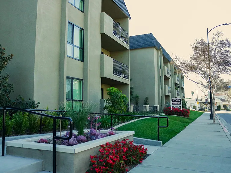 Devington Apartments — Photo 3