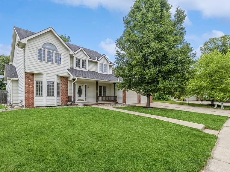 13585 Summit Dr — Photo 2