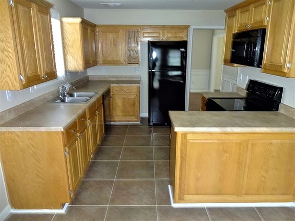 4th image of 605 Heritage Woods Dr