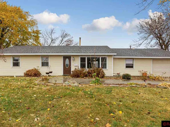 319 Higbie Ave E, Minnesota Lake, MN 56068