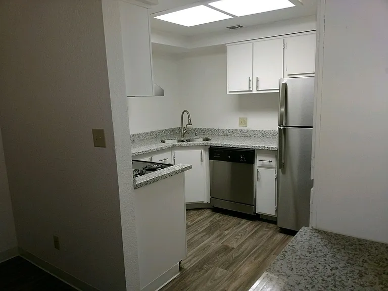 Seville Apartments — Photo 6