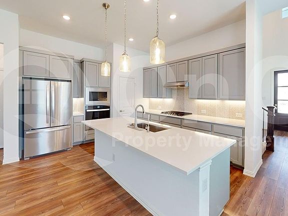 5th image of 1401 Bonsmara Dr