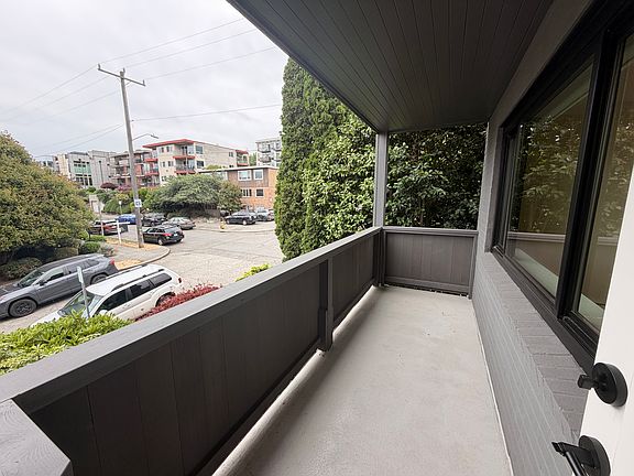 5th image of 93 E Boston St #201