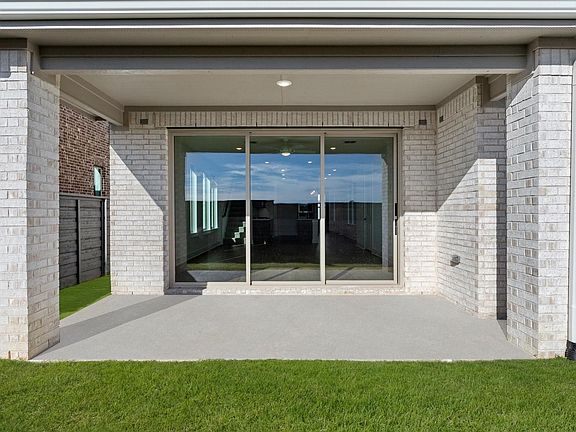 5th image of 1124 Amaryllis Ln