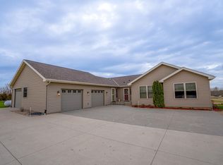 19279 Highway 71 NE, New London, MN 56273