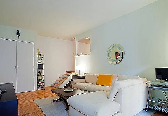 4th image of 184 Thompson St APT 2W