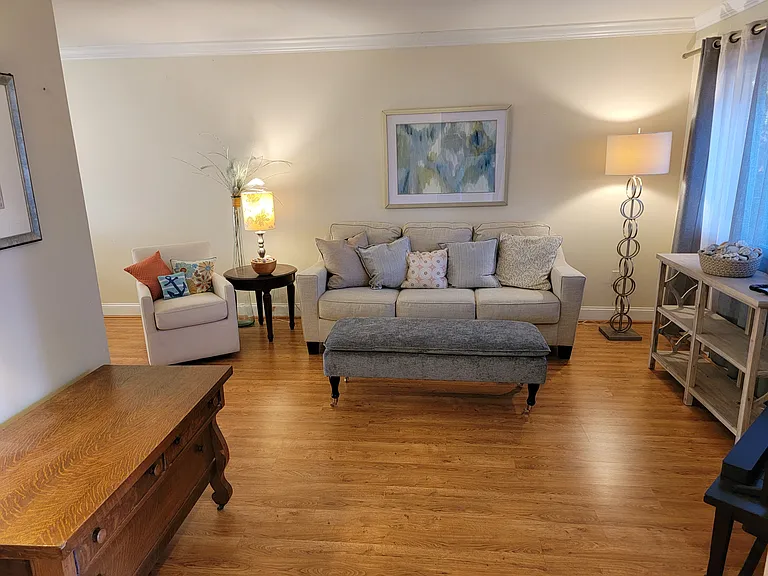 1094 Cedar Ridge Ct — Photo 1