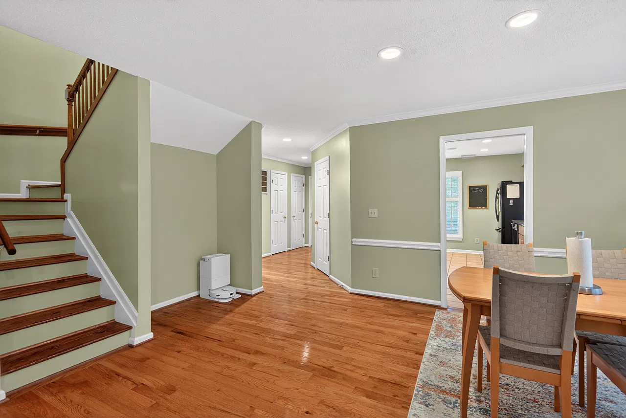 3 bed, 2.5 bath, 1706 sqft, $2,395 — Photo 4
