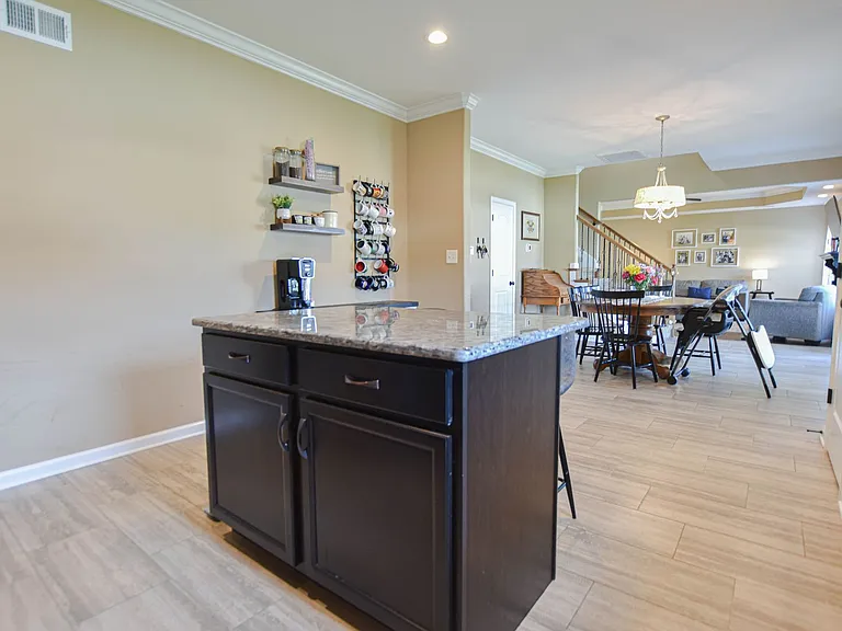 1016 Meadowview Ln — Photo 7