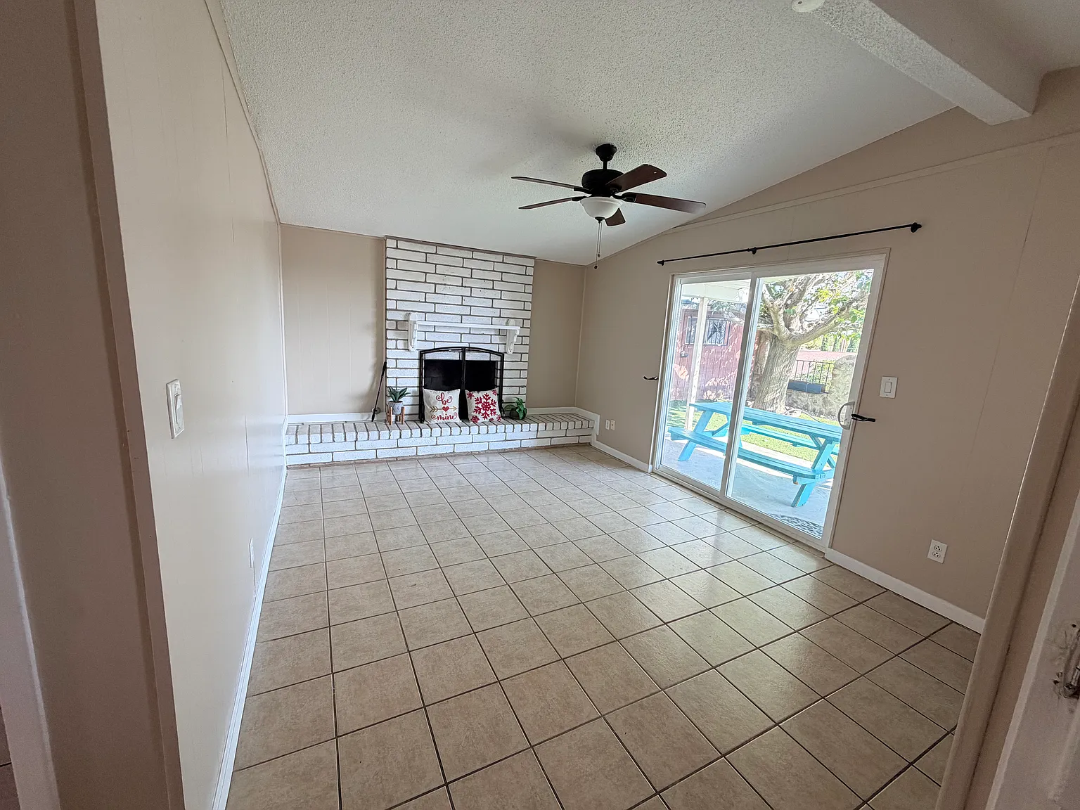 3 bed, 1292 sqft, $1,650 — Photo 3