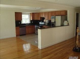 192 Bedford Ave, Garden City Park, NY 11040