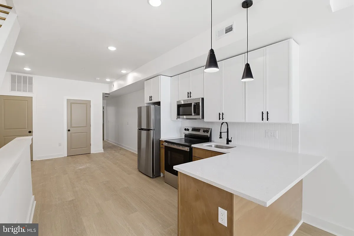 Building Photo - 2310 N Sydenham St #2