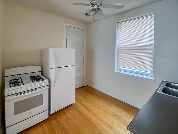 2nd image of 857 W Cornelia Ave APT 3N