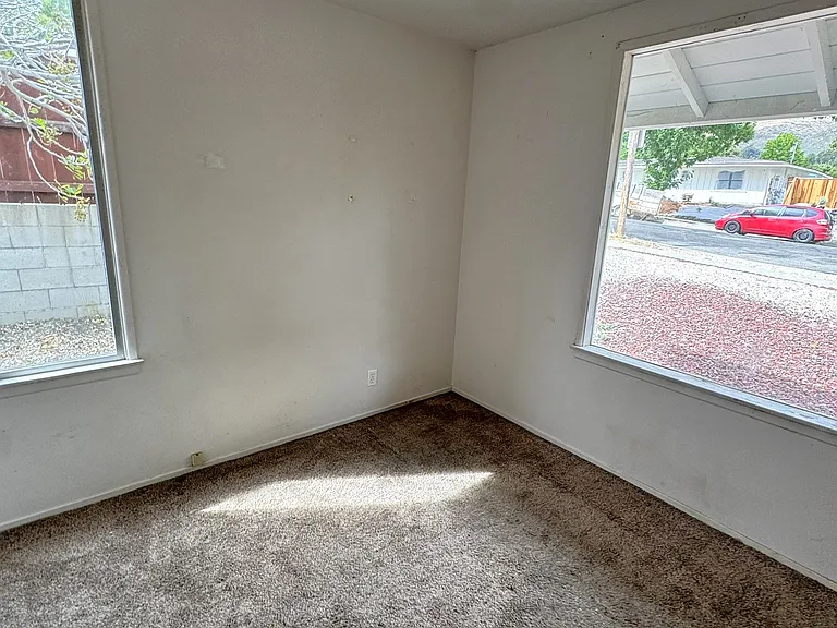 2441 Helena St — Photo 10