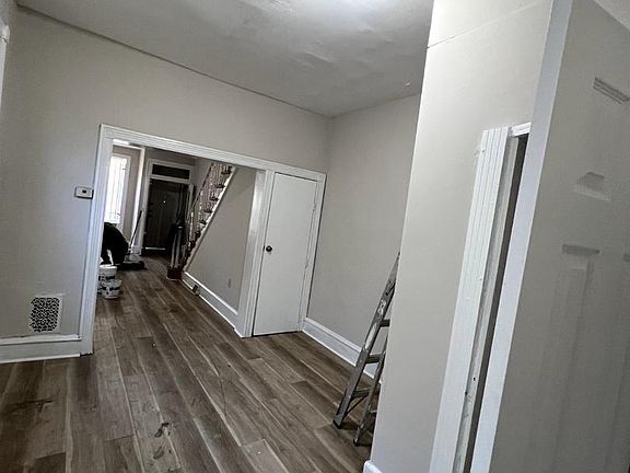 3rd image of 2057 E Lippincott St