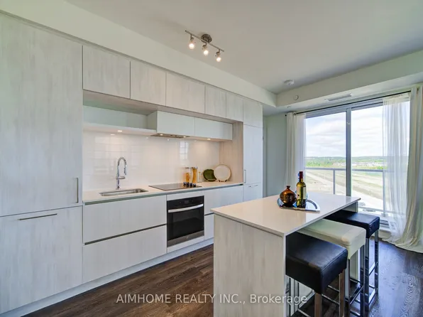 2 David Eyer Rd E #829, Richmond Hill, ON L4S 0N6