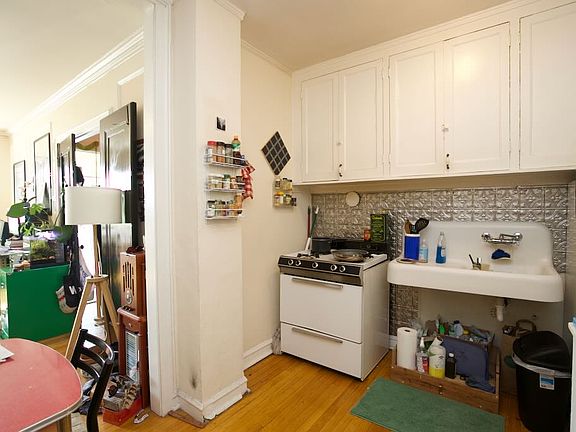 3rd image of 1211 W Elmdale Ave #K3