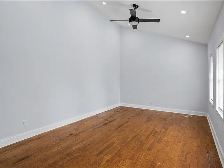 2223 Columbia Dr — Photo 8