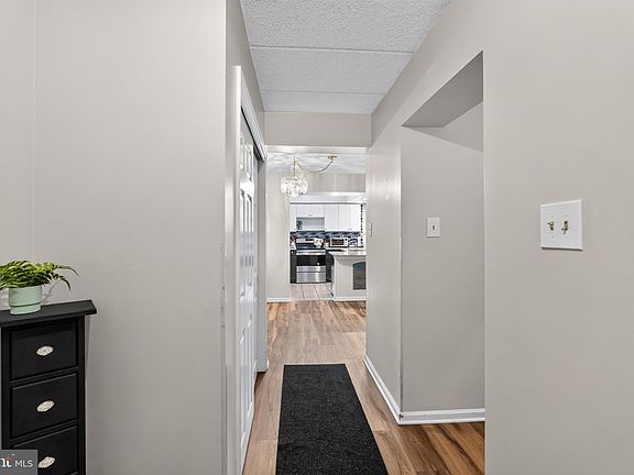 3rd image of 710 Washington Pl #10