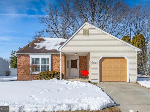 27 Lakebridge Dr, Deptford, NJ 08096