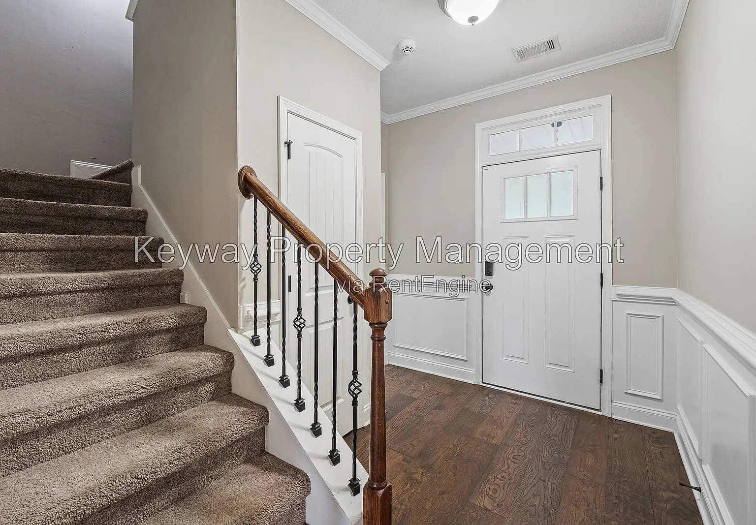 4 bed, 2.5 bath, 2424 sqft, $2,435 — Photo 3