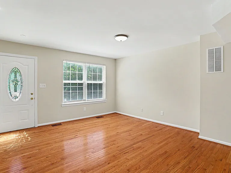 32 Tameron Pl — Photo 4