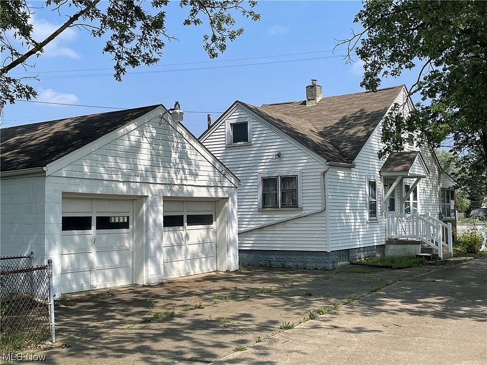 2nd image of 2300 Columbus Rd NE