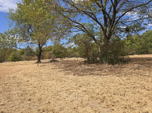 344 Meadow Heath St, Mabank, TX 75156