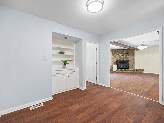 4th image of 1208 Hatch Rd
