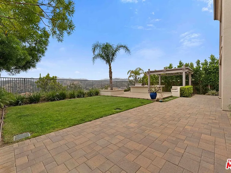 11925 N Ricasoli Way — Photo 42