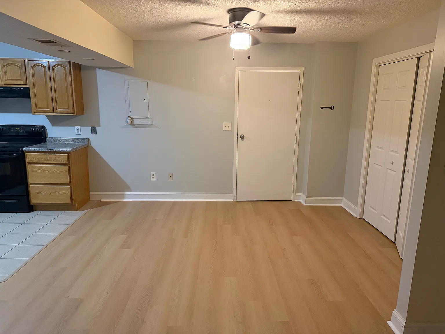 2102 Harbor View Dr — Photo 3