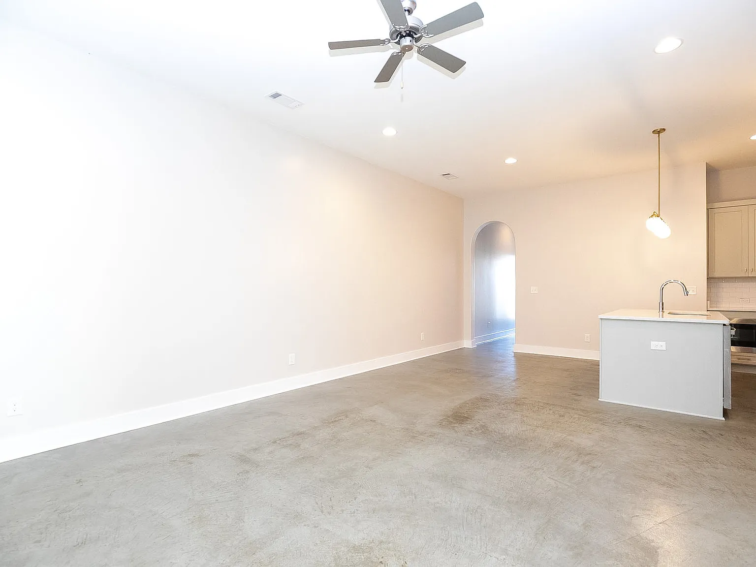 3 bed, 1760 sqft, $2,500 — Photo 2