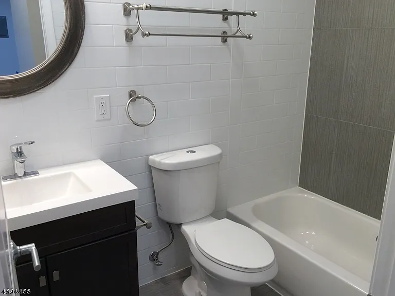 104 Broughton Ave #1B — Photo 4