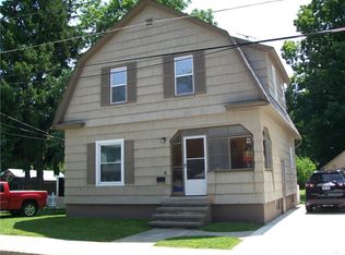 4 Maple Ave, Le Roy, NY 14482
