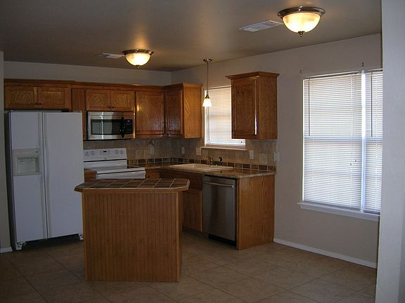 Kitchen/Dining Area