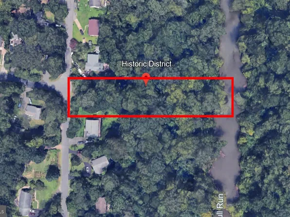 7823 Lake Dr, Manassas, VA 20111