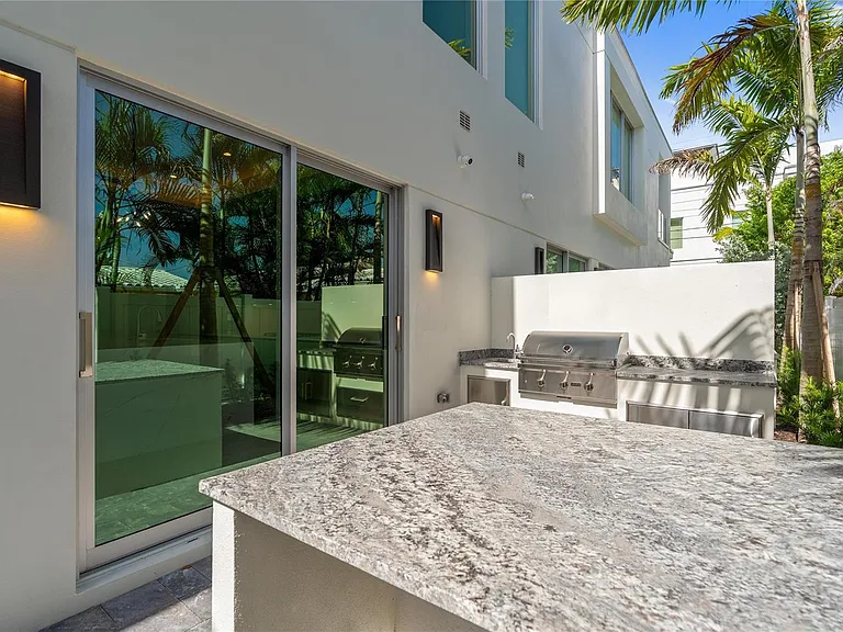 221 Shore Ct #221 — Photo 34