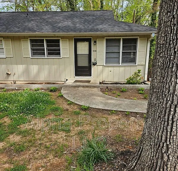 300 Amherst Dr #B — Photo 1
