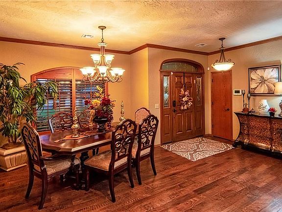 3rd image of 1205 W Avenue D