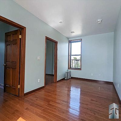 5th image of 561 17th St Unit 3R