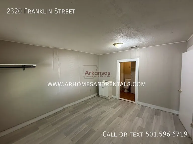 2320 Franklin St — Photo 8