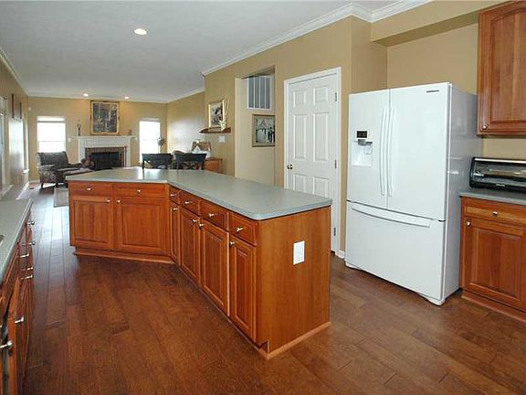 5th image of 100 Cherrywood Dr