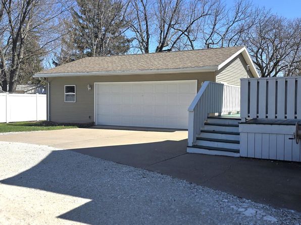 408 W Center St, Cambridge, IL 61238