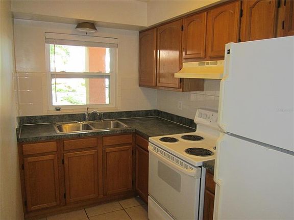 5th image of 800 Tyrone Blvd N APT B1