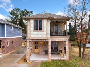 618 W Poplar St, Rogers, AR 72756