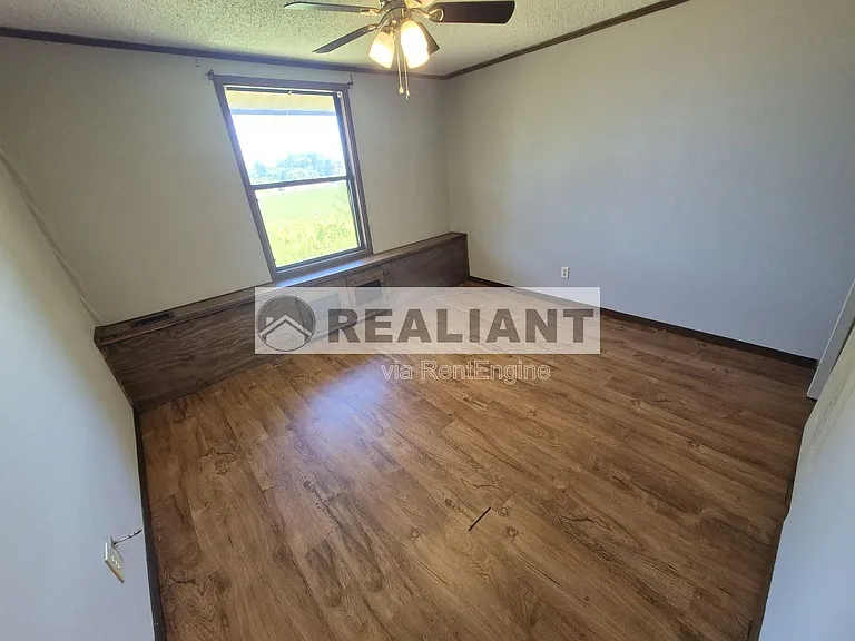 406 Amhurst Dr — Photo 8