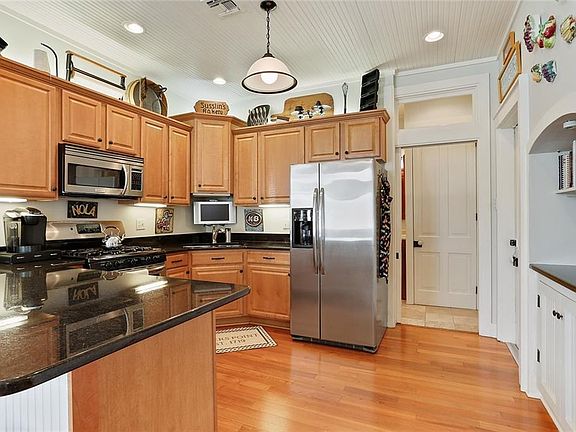 5th image of 339 Evelina St