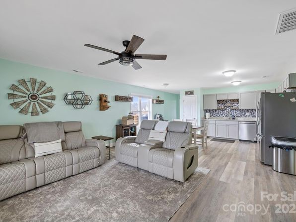 191 Patriot Pl #60, Mars Hill, NC 28754