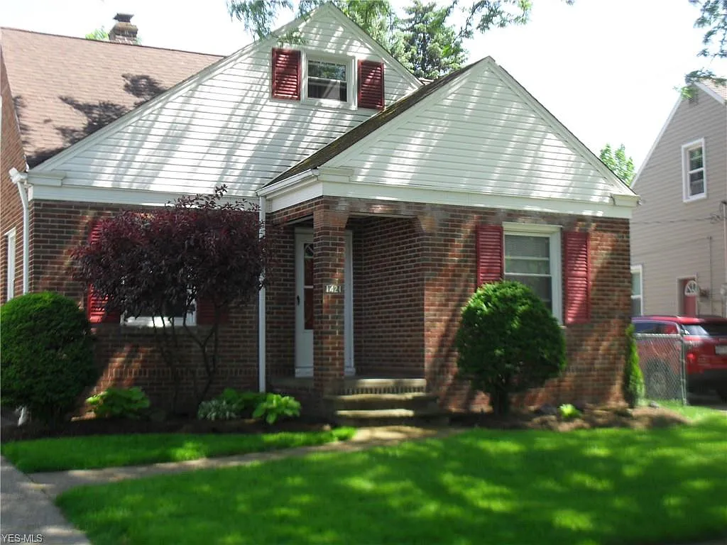 1421 Plymouth Rd photo 1